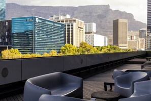 Terrace/patio - Cozy 1-bedroom studio in fantastic Cape Town with AC, gym, swimming pool and Spa (Cape Town)