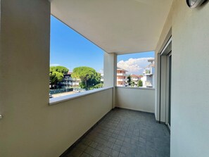 Balcony - Elegant Flat Steps From Beach (Lignano Sabbiadoro)