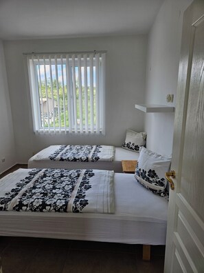 2 bedrooms, iron/ironing board, WiFi, bed sheets - Vacation apartment Byala Black Sea (Byala)
