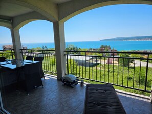 Outdoor dining - Vacation apartment Byala Black Sea (Byala)