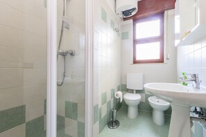 Apartment, 2 Bedrooms, Balcony, Garden View | Bathroom - Quiet Flat With Garden (Lignano Sabbiadoro)