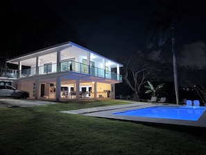 A modern two-story house with a swimming pool, large windows, and a balcony. - @NEW Modern El Yunque Rainforest Best View House with Pool@ (Río Grande)