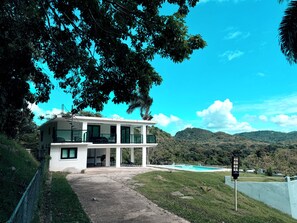 Exterior - @NEW Modern El Yunque Rainforest Best View House with Pool@ (Río Grande)