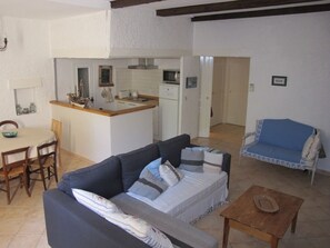 Living area - Charming apartment at the foot of the Luberon ochres (Rustrel)