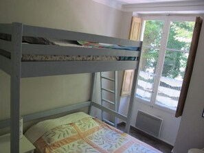 2 bedrooms, iron/ironing board, bed sheets - Charming apartment at the foot of the Luberon ochres (Rustrel)