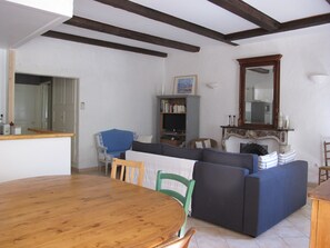 Living area - Charming apartment at the foot of the Luberon ochres (Rustrel)