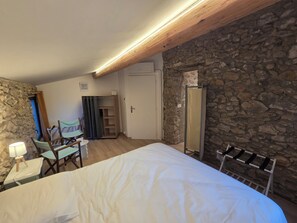 Room - Vrbo Property (Vailhan)