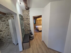 1 bedroom, iron/ironing board, free WiFi - Sheepfold in a quiet environment. 3 stars furnished for tourism.  (Vailhan)