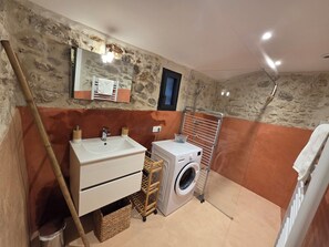 Bathroom - Vrbo Property (Vailhan)