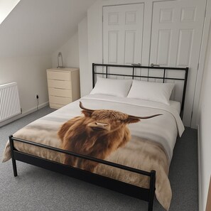 2 bedrooms, iron/ironing board, free WiFi, bed sheets - 2 bedroom home in Historic Scotlandwell.
Great location. (Scotlandwell)