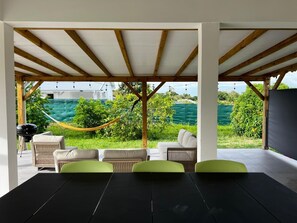 Outdoor dining - Vrbo Property (Saint-François)