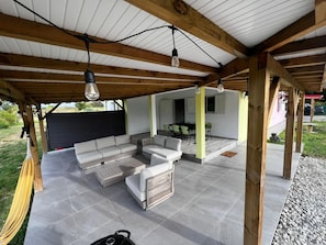 Outdoor dining - Vrbo Property (Saint-François)