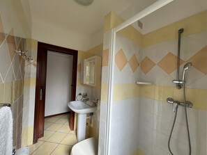 Bathroom - Lignano Apartment With Terrace (Lignano Sabbiadoro)