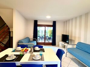 Villa - 4 soveværelser - balkon - udsigt til have | Stue