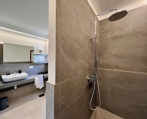 Villa, 4 Bedrooms, Balcony, Garden View | Bathroom - Comfy Villa With Pool (Lignano Sabbiadoro)