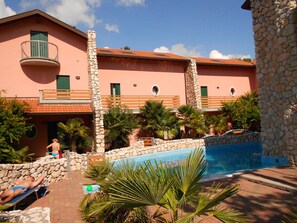 Villa, 4 chambres, balcon, vue jardin | Piscine | Piscine extérieure