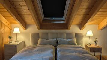 2 bedrooms, desk, free WiFi, bed sheets