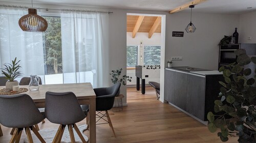 Forest Escape - Cozy, modern, quiet forest house with attic studio