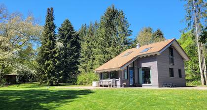 Forest Escape - Cozy, modern, quiet forest house with attic studio