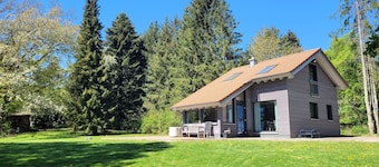 Forest Escape - Cozy, modern, quiet forest house with attic studio