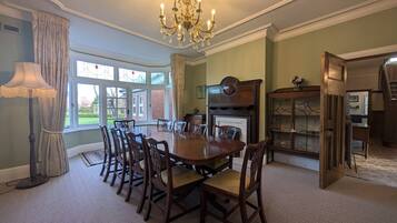 House, 5 Bedrooms, Patio, Garden View | Dining room