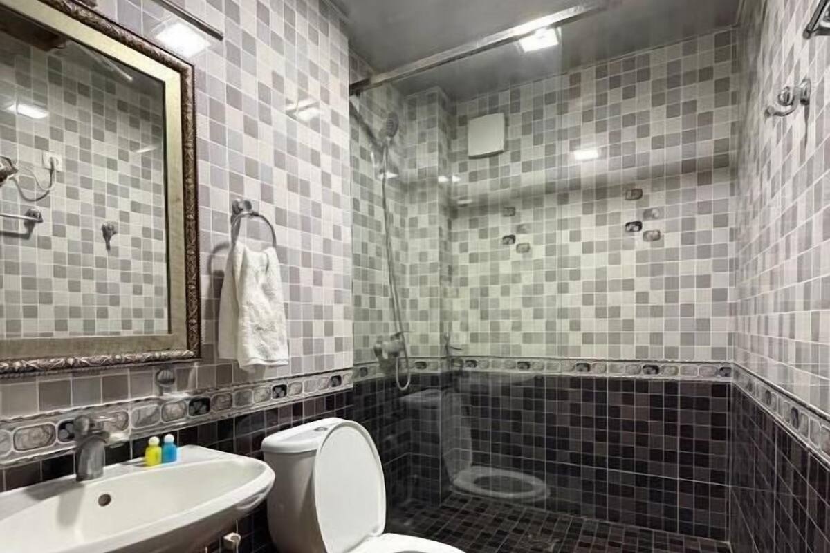 Twin Room, Patio, City View | Bathroom