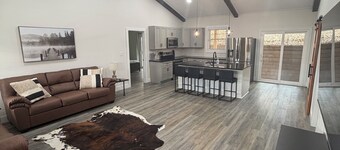 Norris Lake Retreat 1 Mile to Twin Cove Marina Sleeps 8 Boat Parking Near RRB