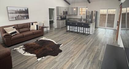 Norris Lake Retreat 1 Mile to Twin Cove Marina Sleeps 8 Boat Parking Near RRB