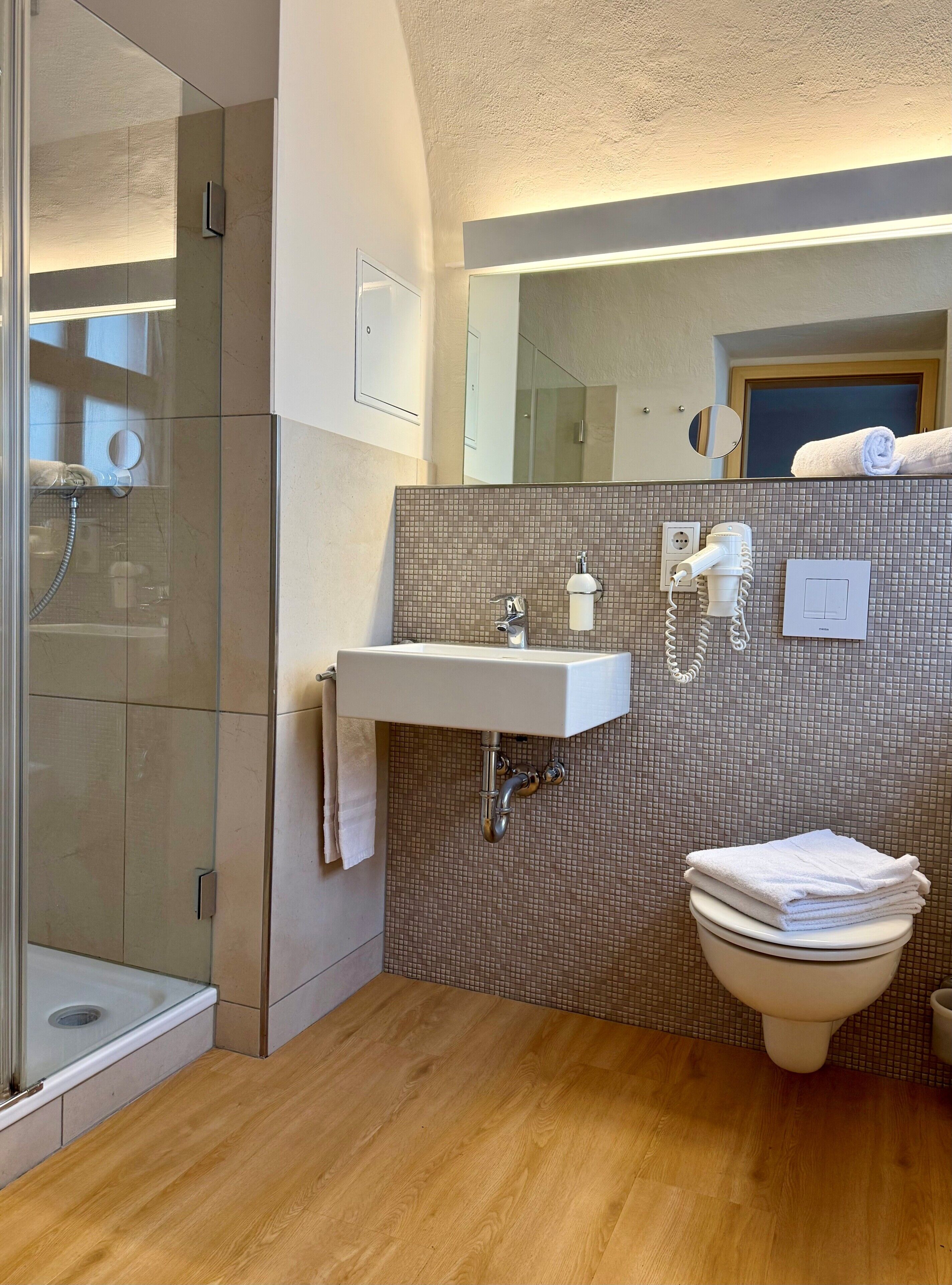 Economy Single Room | Bathroom | Shower, hair dryer, towels, soap