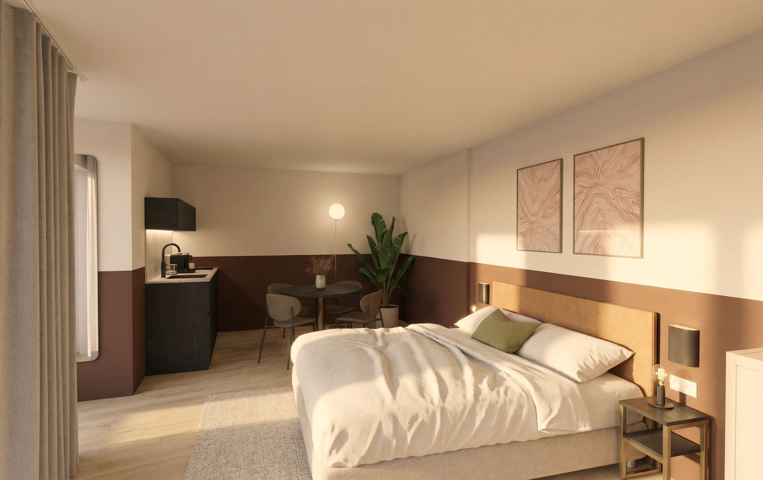 Una habitación de hotel moderna con cama, mesita de noche, lámpara, escritorio, silla y una planta en maceta.