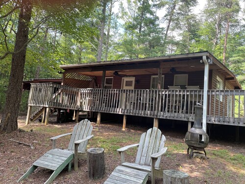 Soothing 2-bedroom cabin with AC in charming Bassett