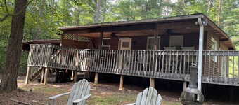 Soothing 2-bedroom cabin with AC in charming Bassett