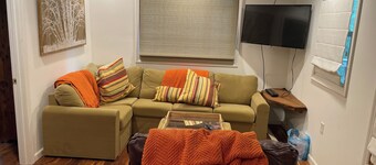Soothing 2-bedroom cabin with AC in charming Bassett