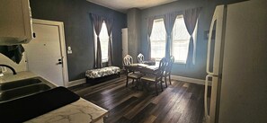 Interior - Quiet 2BR Near Downtown & Hospitals – Sleeps 4 Spartanburg (Spartanburg)