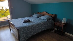2 bedrooms, iron/ironing board, bed sheets