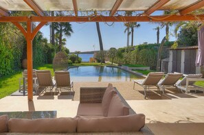 Terrace/patio - 6-bedroom villa, Croisette seafront (Cannes)
