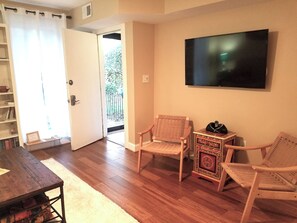 Living area - Private 1 Br Capitol Hill East Apartment Near Metro (Washington)