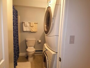 Hair dryer, towels, toilet paper - Private 1 Br Capitol Hill East Apartment Near Metro (Washington)