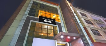 ทาวน์เฮาส์ แซด สแควร์ มอลล์