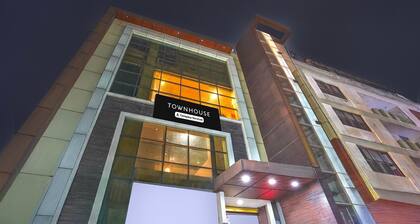 Townhouse Z Square Mall