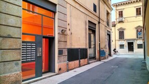 Exterior detail - Casa Maffi Terrace and garage unit in the city centre (Verona)