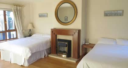 Fantastic bungalow in quiet rural setting close to Enniscorthy town. Sleeps 6.