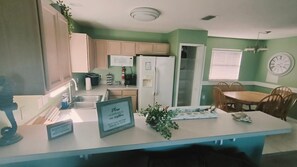 Private kitchen - Pet-Friendly 3BR Beach Home – Paradise Park, Melbourne FL (Melbourne)