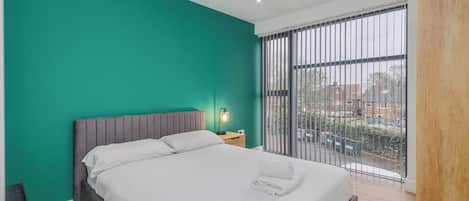 WiFi, bed sheets