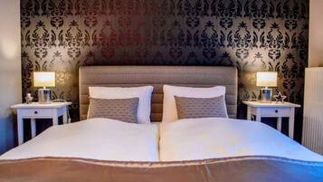 1 bedroom, iron/ironing board, internet, bed sheets