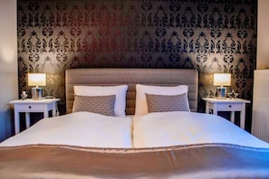 1 bedroom, iron/ironing board, internet, bed sheets