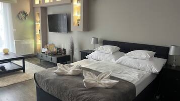 1 bedroom, iron/ironing board, internet, bed sheets
