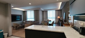 คอมฟอร์ทอพาร์ทเมนท์, วิวเมือง | ภายใน