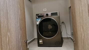 Căn hộ tiện nghi đơn giản, quang cảnh thành phố | Nội thất