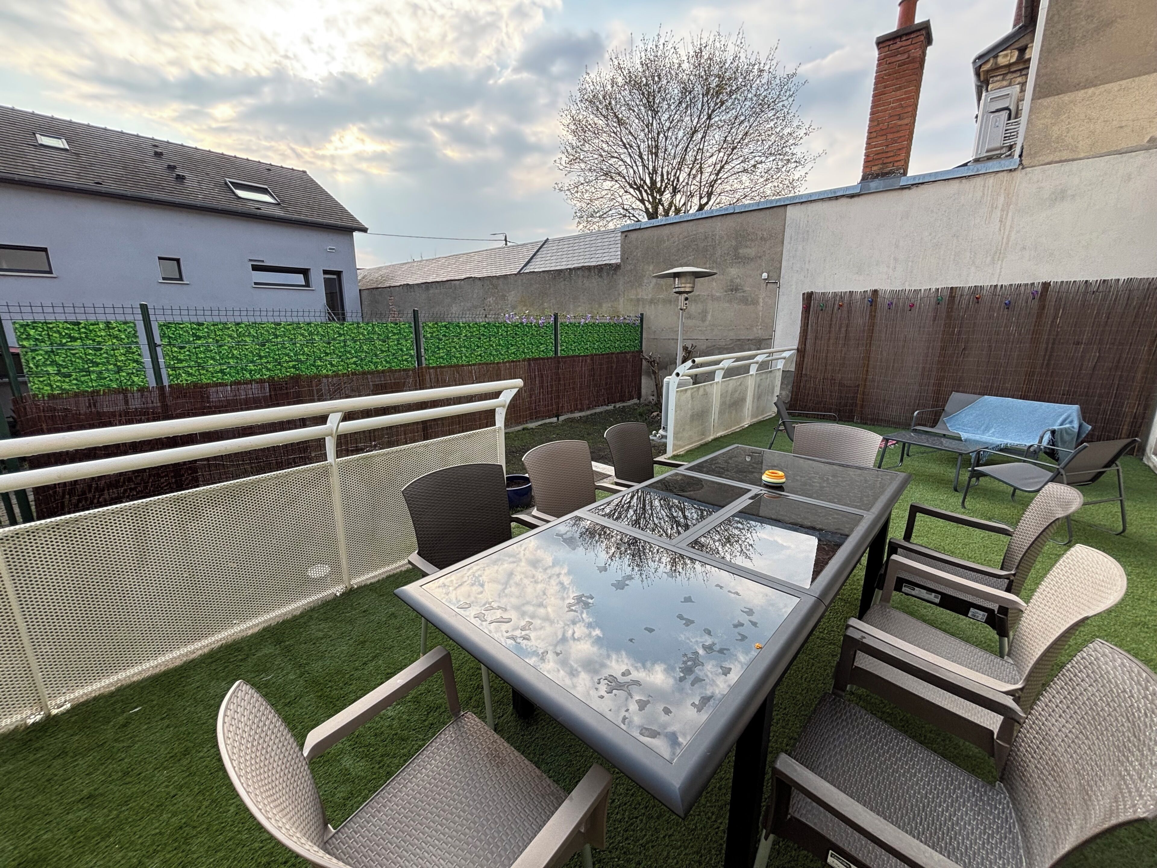 屋外ダイニングエリア